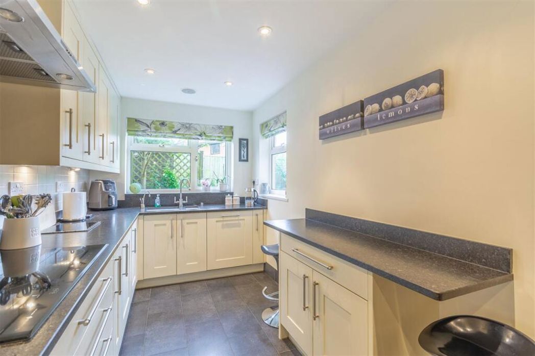 Property image 11 of 31