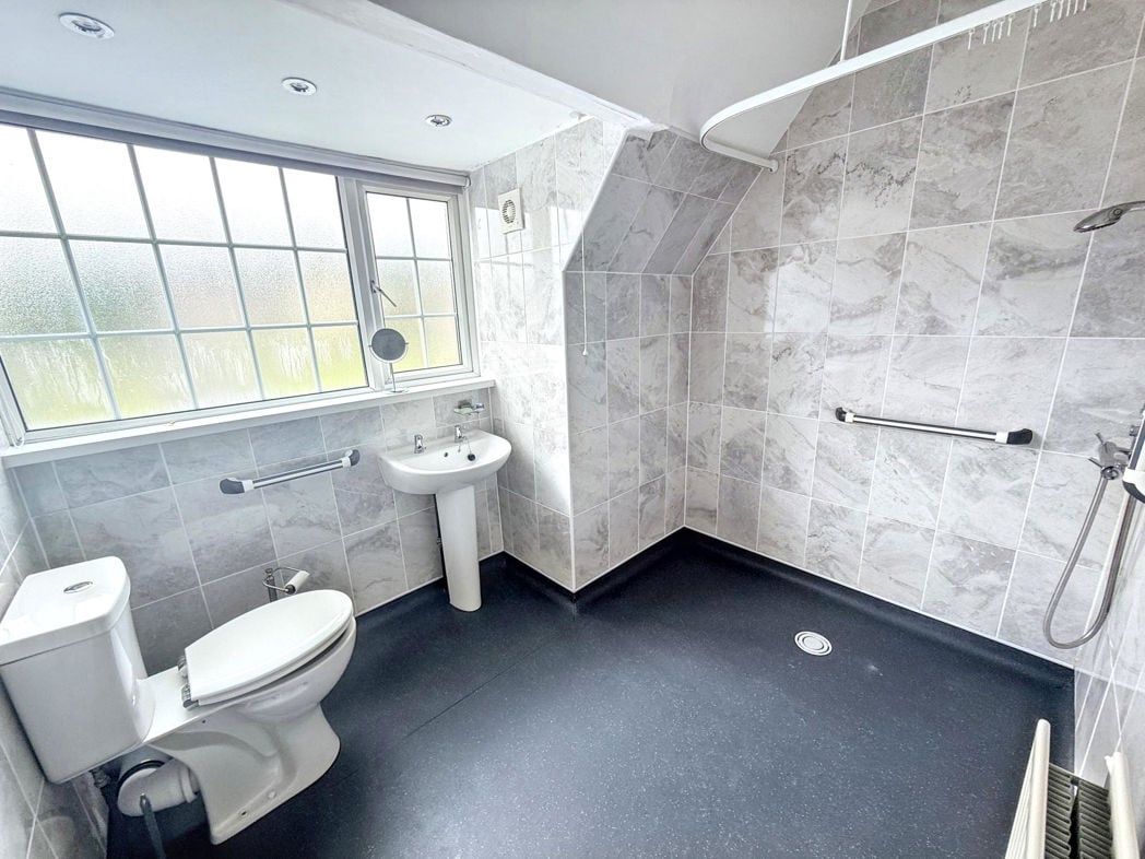 Property image 8 of 13