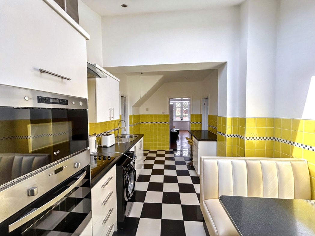 Breakfasting Kitchen