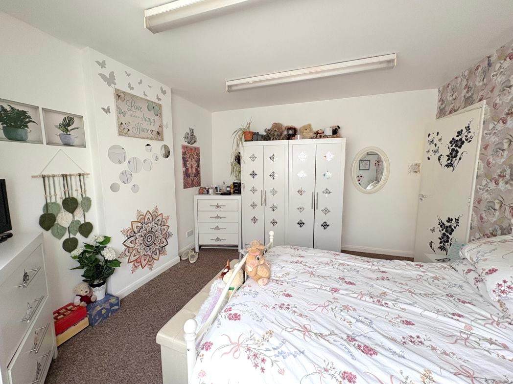 Property image 11 of 25