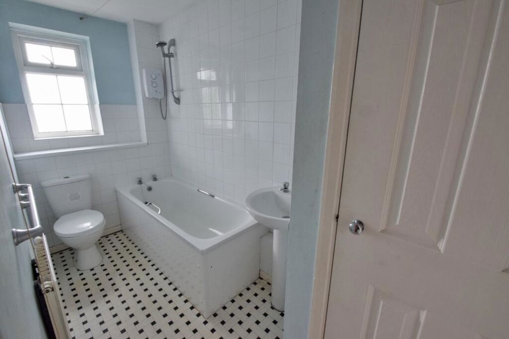 Property image 5 of 9
