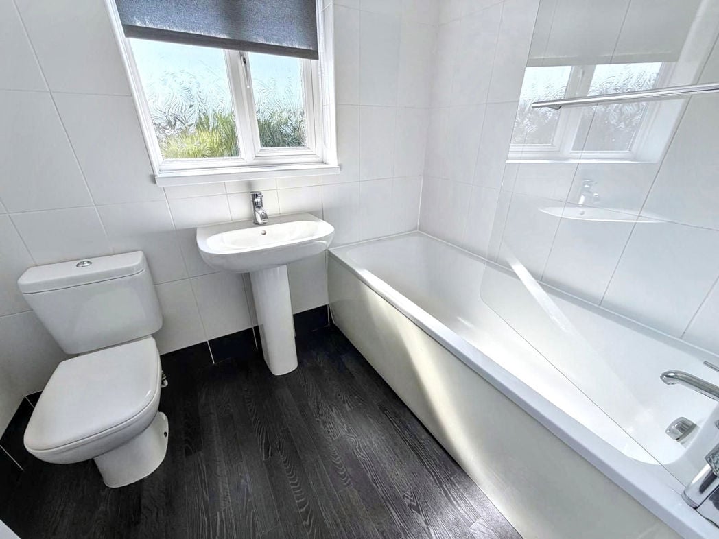 Property image 11 of 13