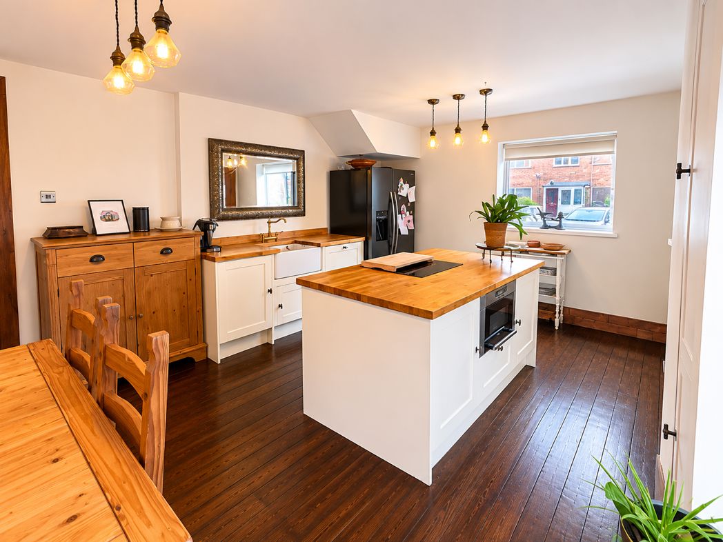 Kitchen/Dining Area