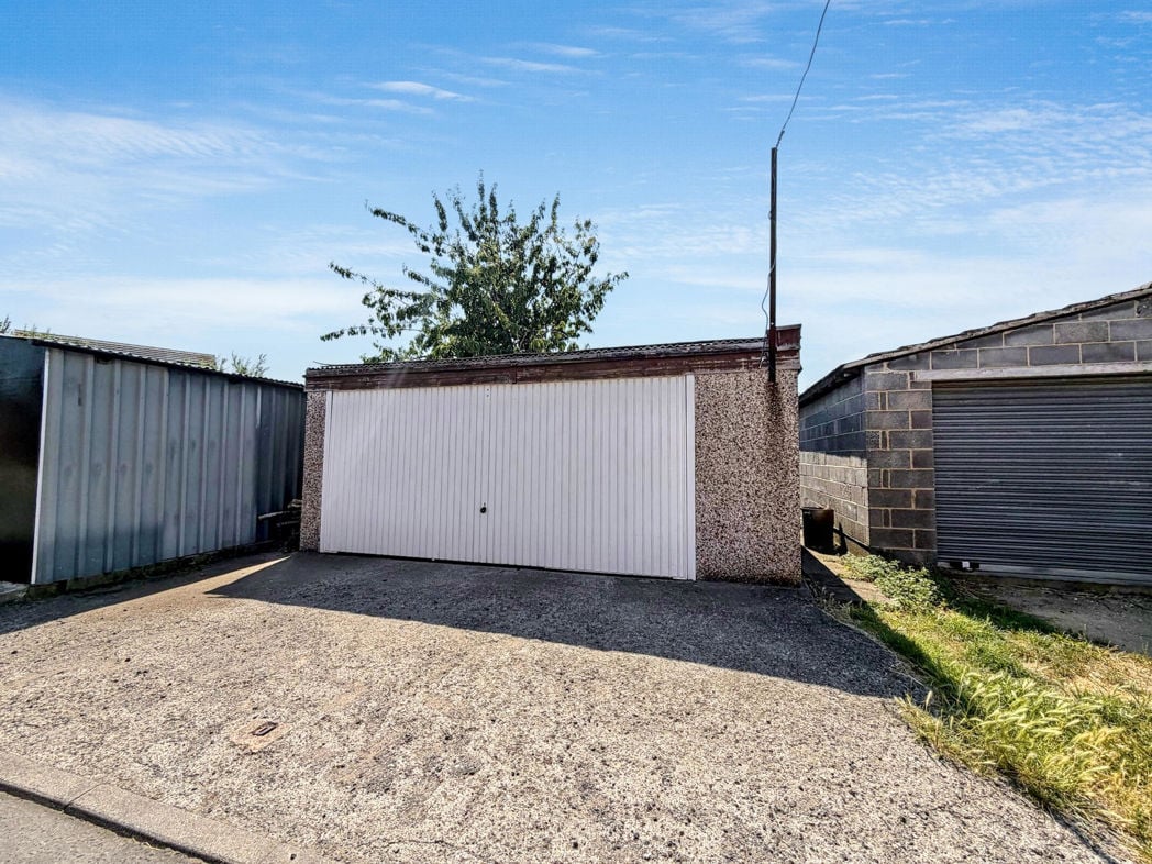 Garage & Garden