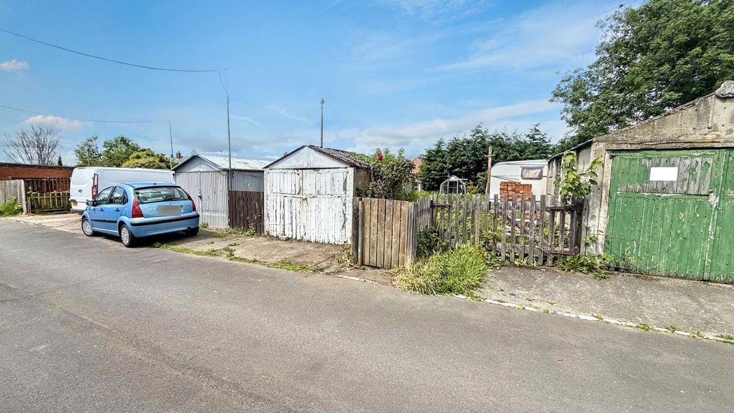Garage/Garden