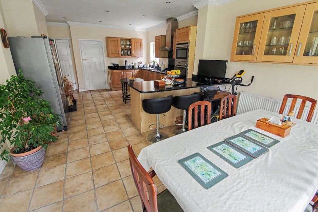 Property image 4 of 27