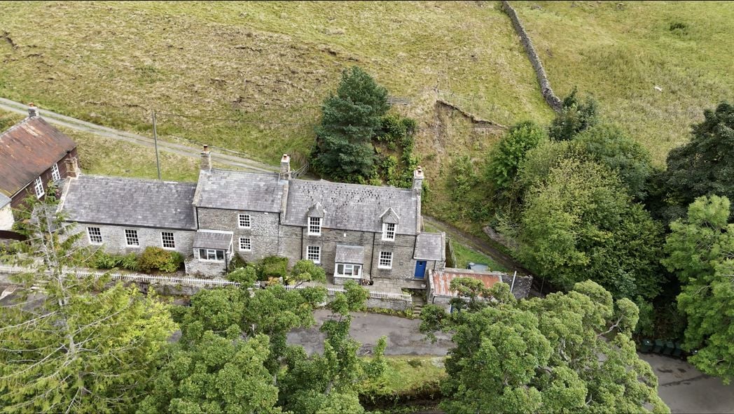 Property image 2 of 25
