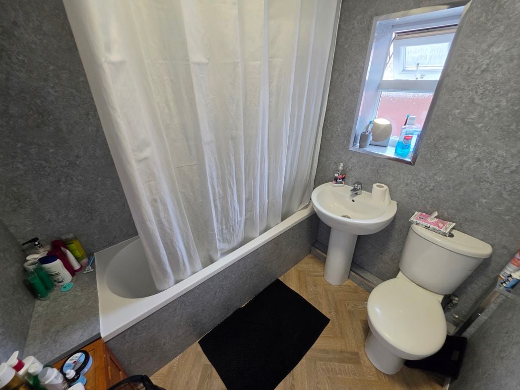 Property image 5 of 11