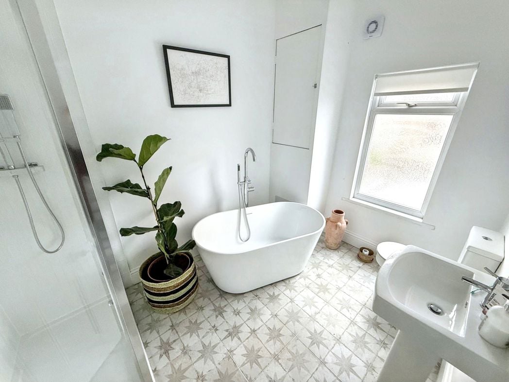 Property image 8 of 9
