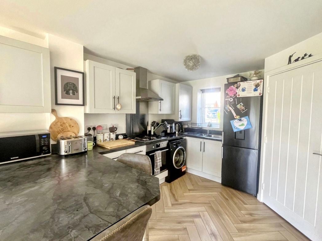 Property image 2 of 10