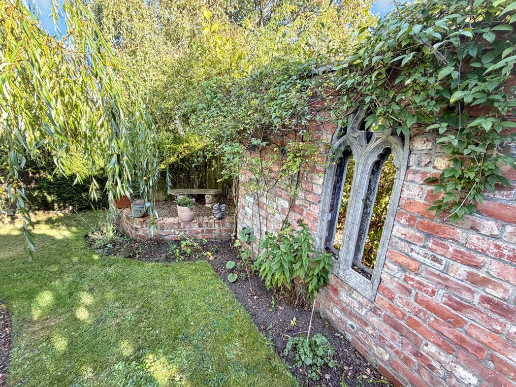 Wall gardens