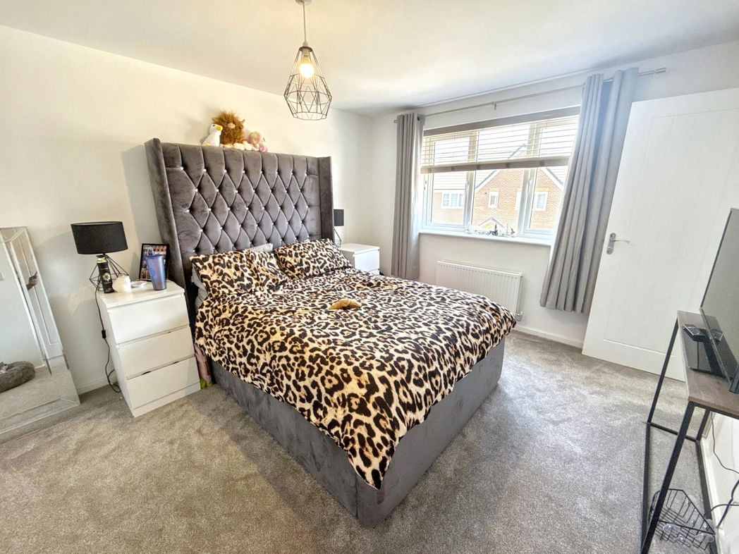 Property image 11 of 18