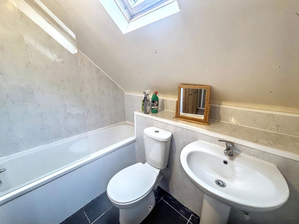 Second Floor Bathroom/WC