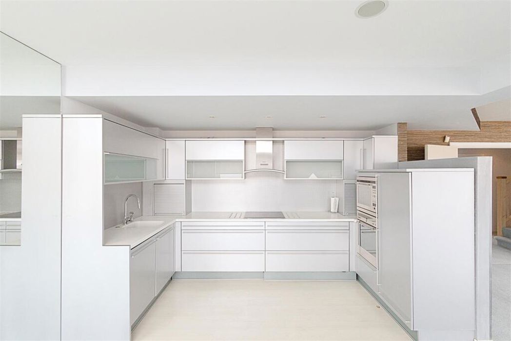 Property image 3 of 20