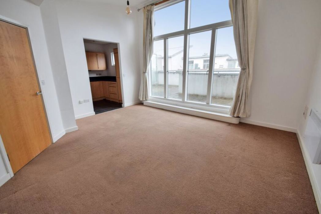 Property image 2 of 10