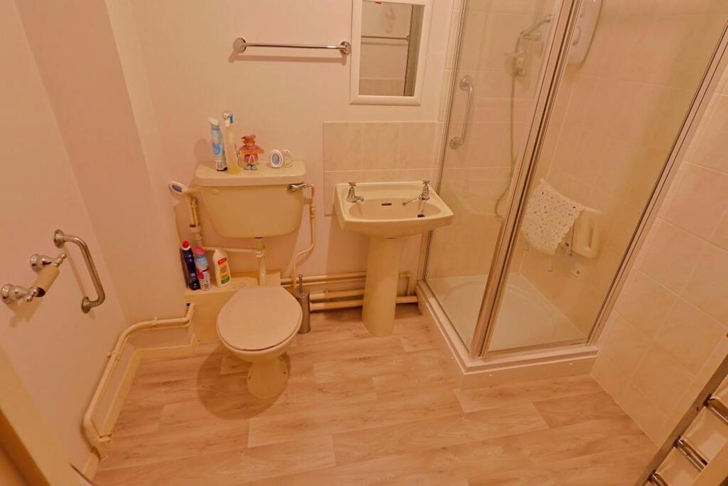 Property image 8 of 16