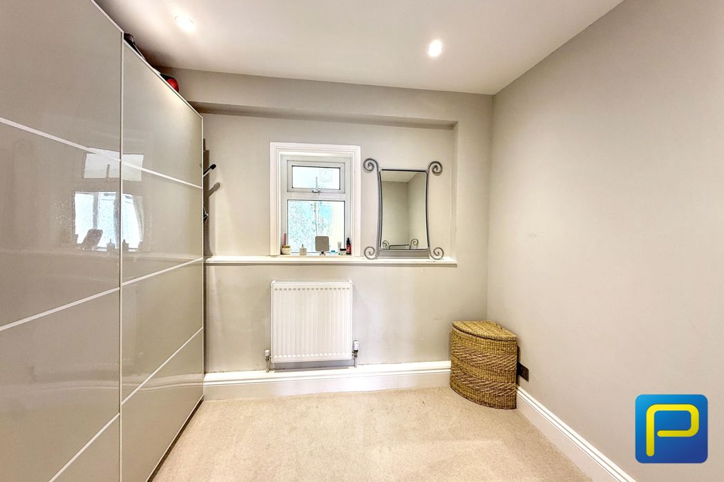 Dressing Room to Bedroom 1