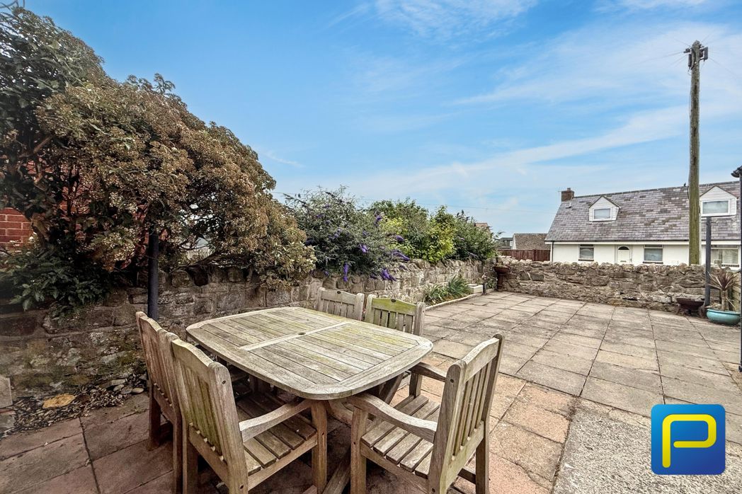 Gardens, Courtyard & Storage