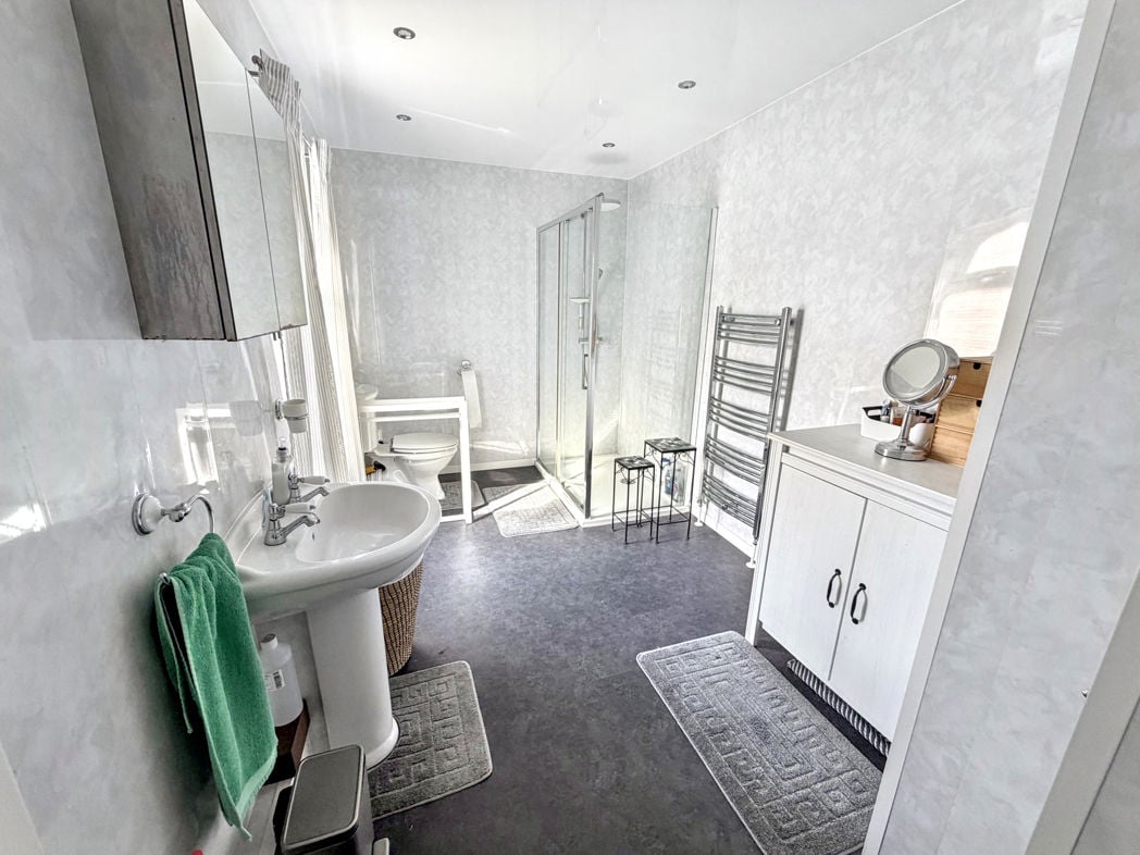 Property image 12 of 17