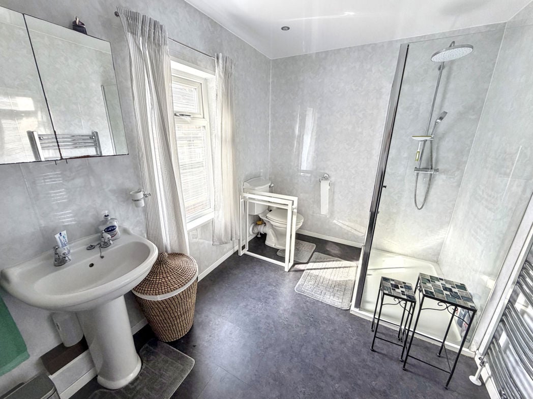 Property image 11 of 17