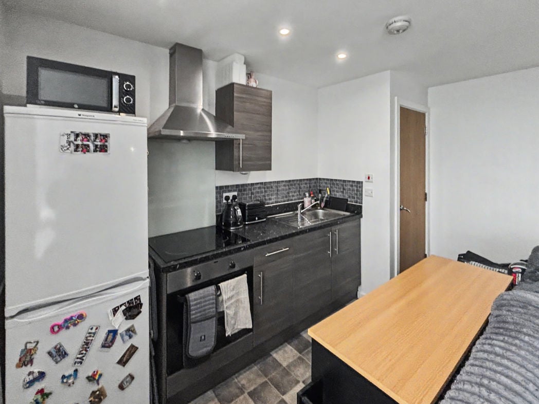 Property image 2 of 9