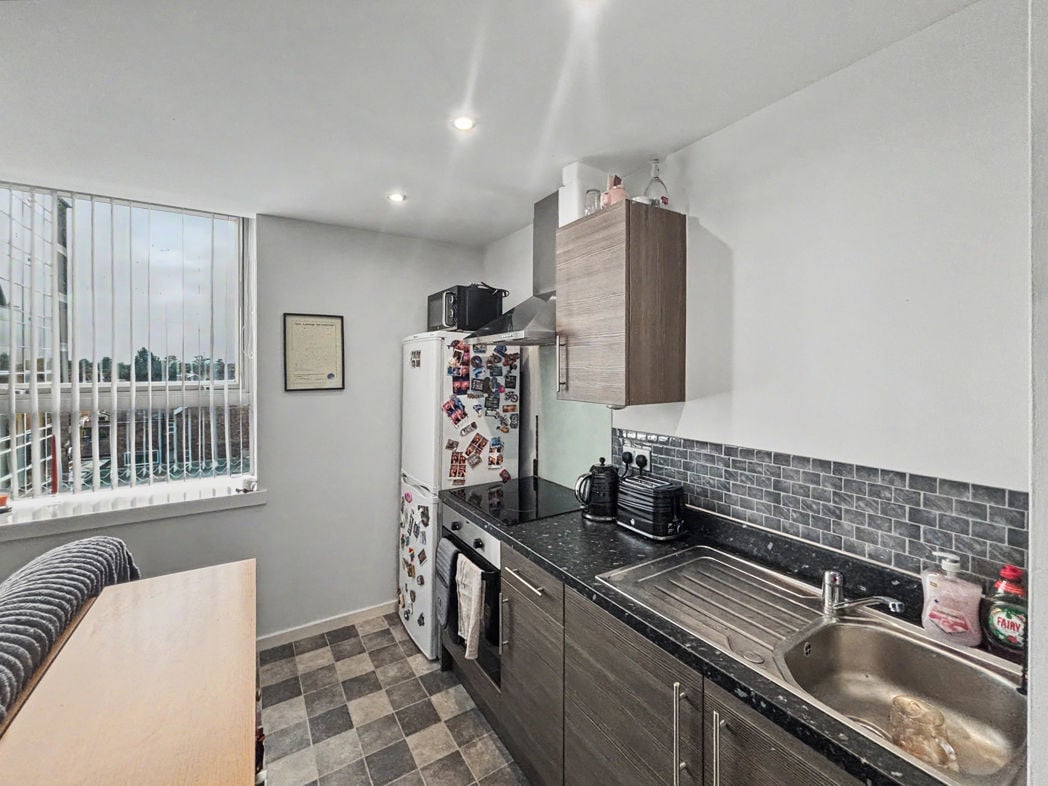 Property image 5 of 9