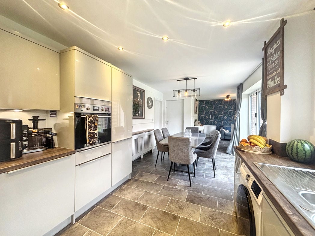 Property image 11 of 31