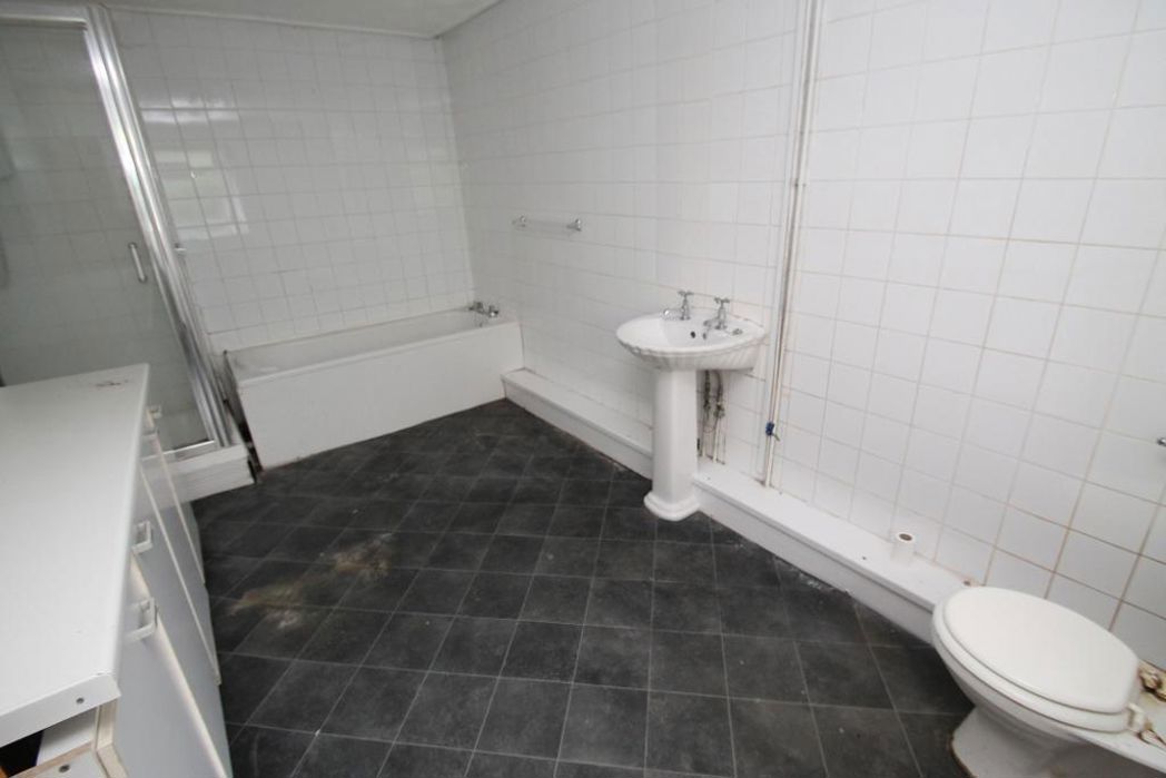 Property image 9 of 19