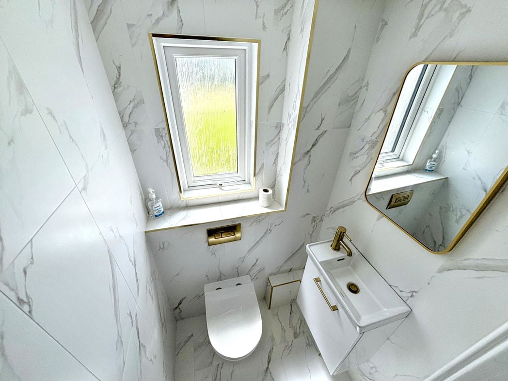Property image 11 of 27