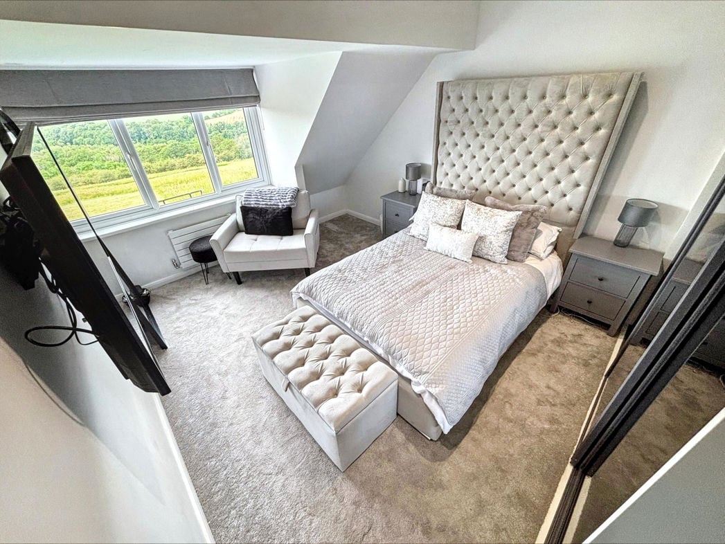 Property image 16 of 27