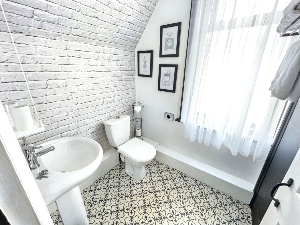 Bedroom Four en-suite