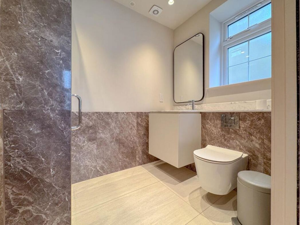 Property image 11 of 21