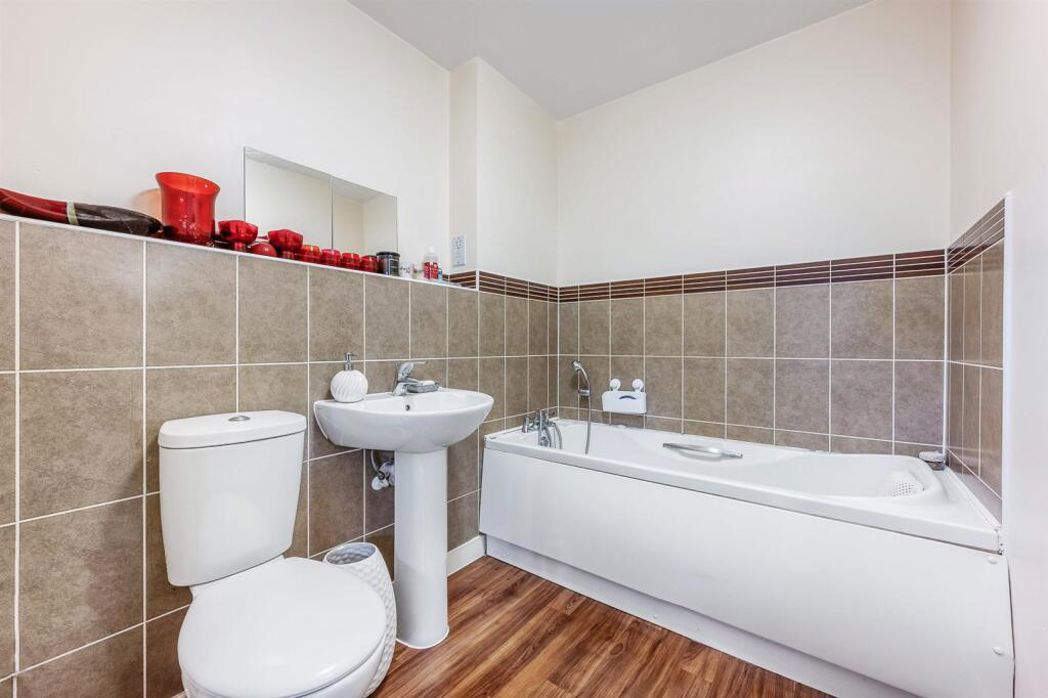Property image 7 of 9