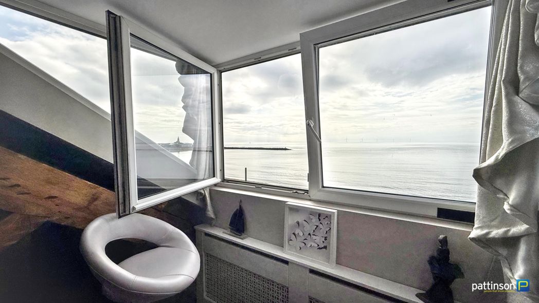 Master Bedroom Bay
