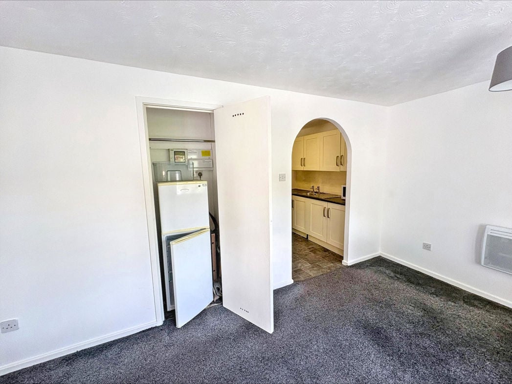 Property image 4 of 11