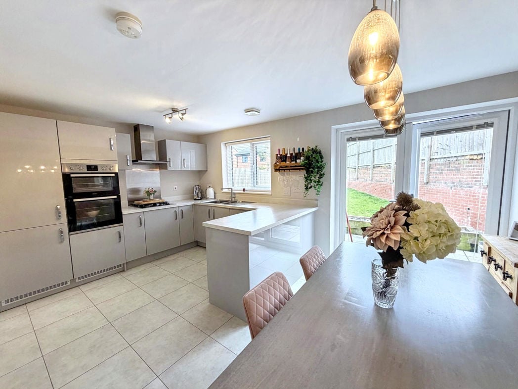 Property image 11 of 34