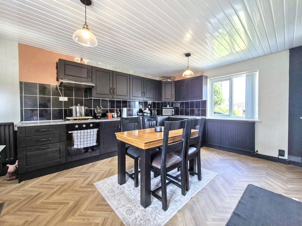 Property image 8 of 18