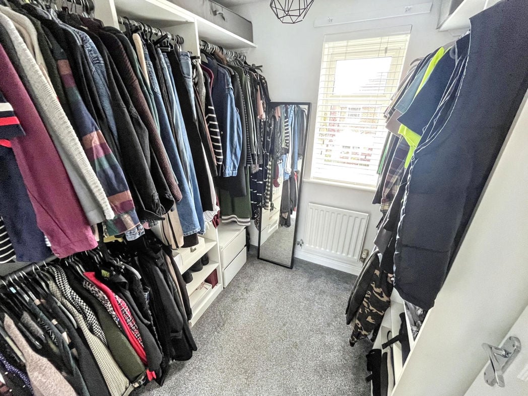 Walk-in-Wardrobe
