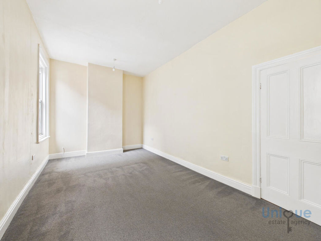 Property image 8 of 12