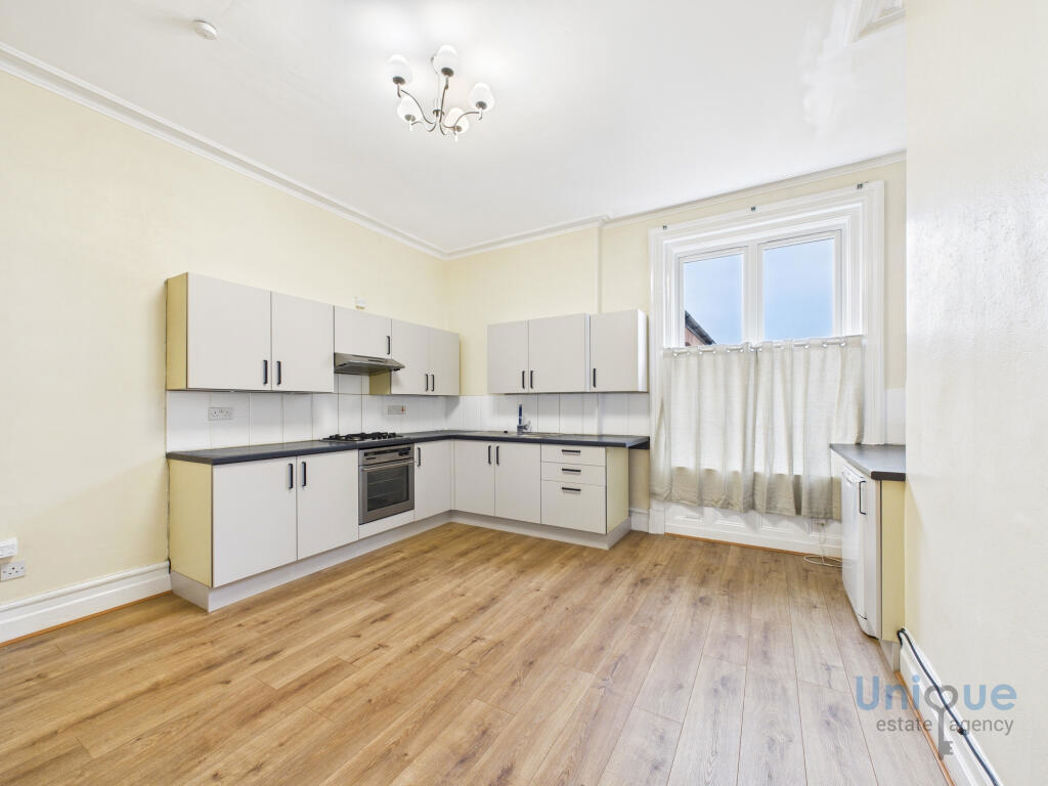 Property image 4 of 12