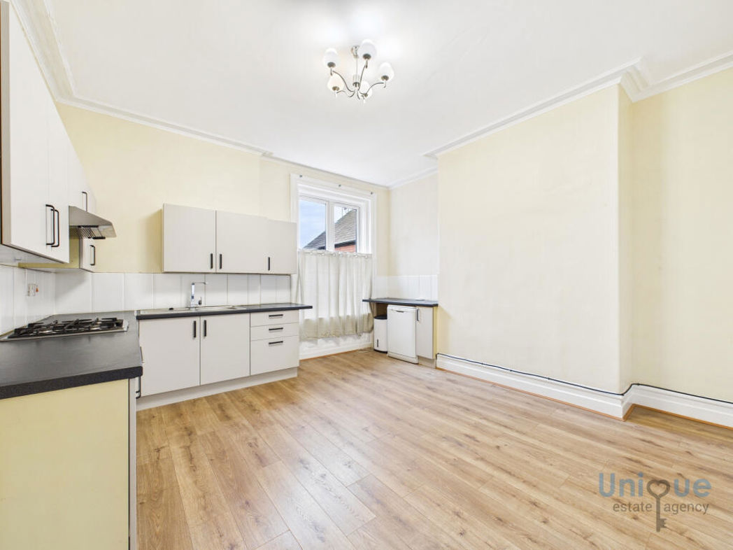 Property image 5 of 12