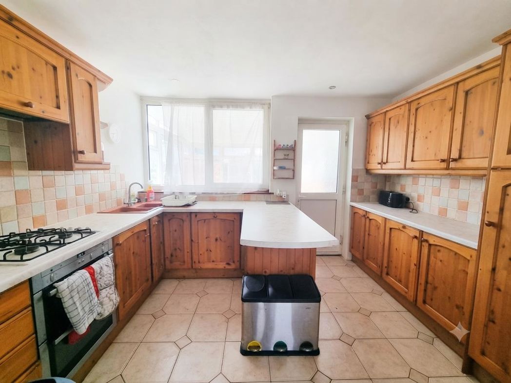 Property image 4 of 12