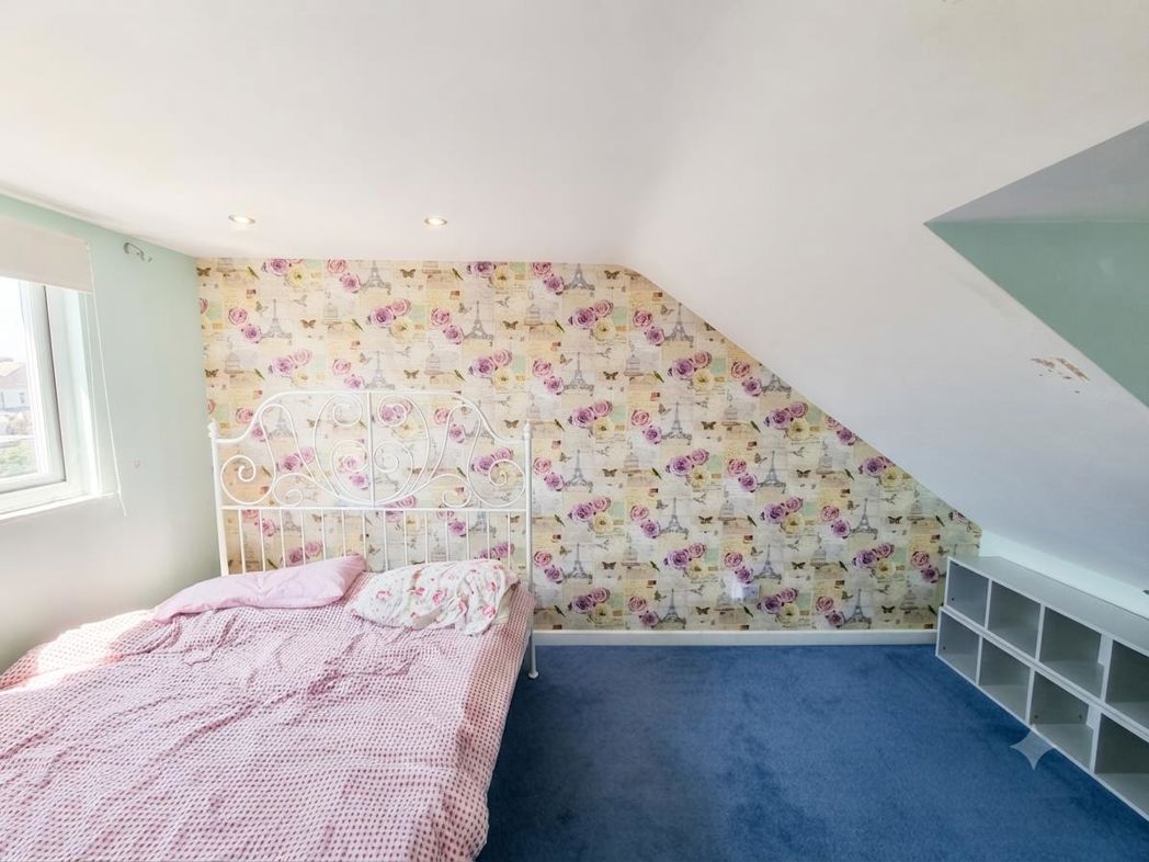 Property image 8 of 12