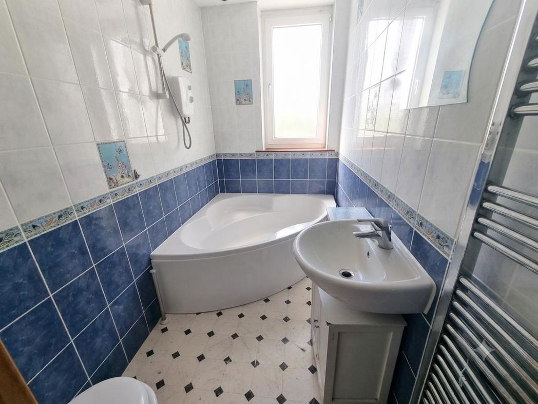 Property image 11 of 12