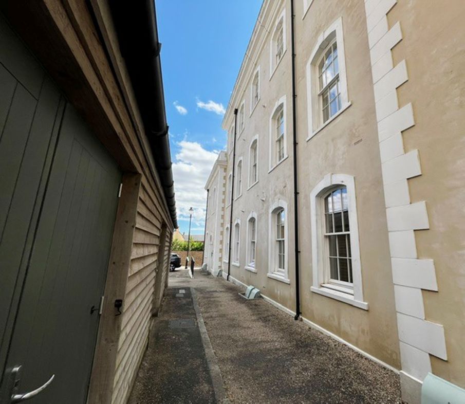Property image 12 of 14