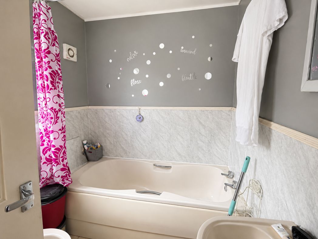 Property image 5 of 8