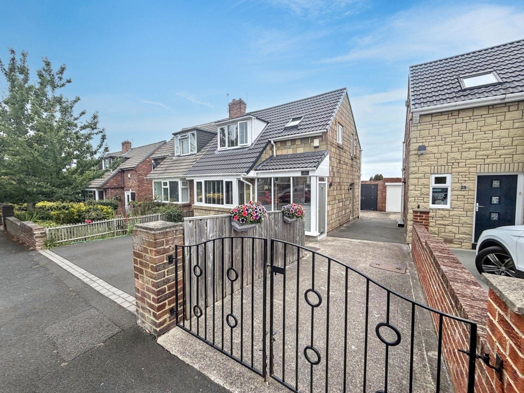 Driveway to front