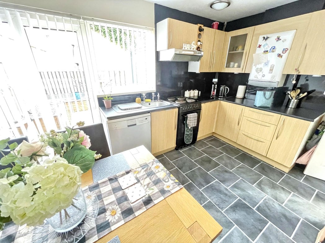 Property image 4 of 11