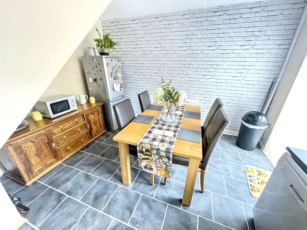 Property image 5 of 11
