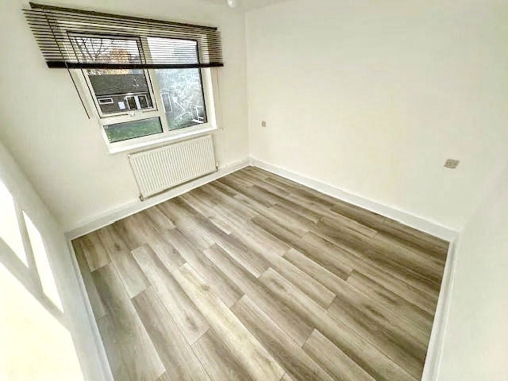 Property image 11 of 27